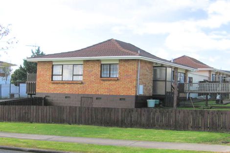 Photo of property in 2/33 Sikkim Crescent, Clover Park, Auckland, 2019