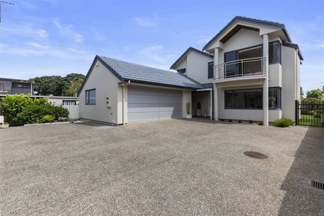Photo of property in 22 The Esplanade, Eastern Beach, Auckland, 2012