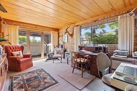 Photo of property in 16 Cecil Road, Milford, Auckland, 0620