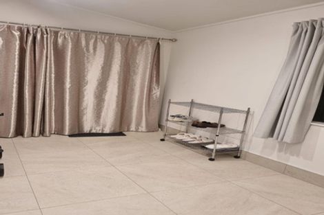 Photo of property in 1/73 Athena Drive, Totara Vale, Auckland, 0629