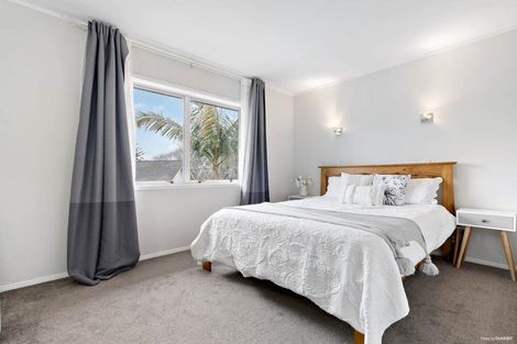 Photo of property in 1/26 Te Anau Place, Pakuranga Heights, Auckland, 2010