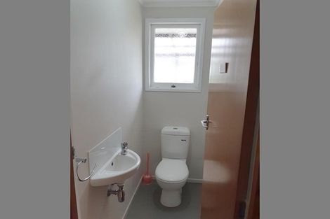 Photo of property in 28 Ussher Place, Pakuranga Heights, Auckland, 2010