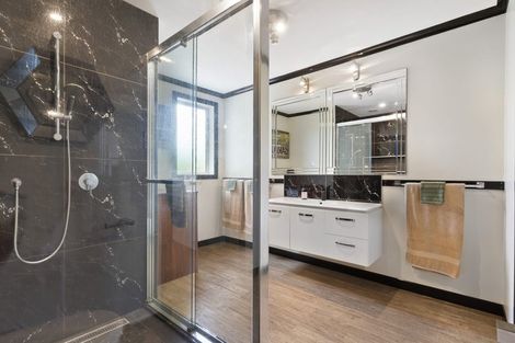 Photo of property in 11 Rangeview Road, Sunnyvale, Auckland, 0612