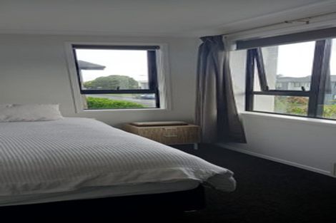 Photo of property in 17 Discovery Place, Marfell, New Plymouth, 4310