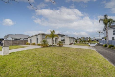 Photo of property in 17 Mermaid Place, Whitianga, 3510