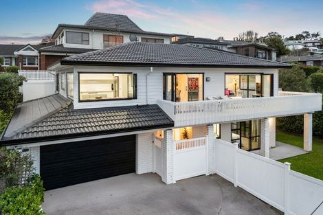 Photo of property in 2/33 Parr Terrace, Castor Bay, Auckland, 0620