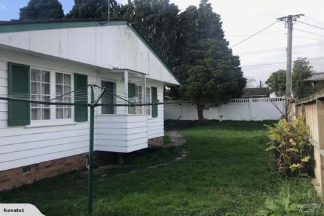 Photo of property in 1 Miltonia Avenue, Te Atatu South, Auckland, 0610