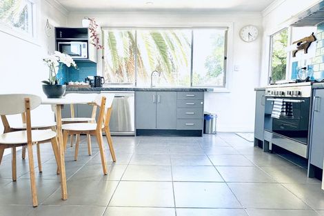 Photo of property in 1107 Caroline Road, Mayfair, Hastings, 4122