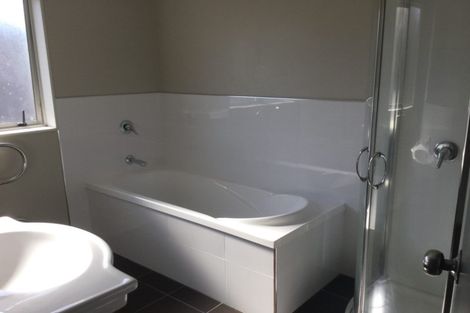 Photo of property in 2 Riverglade Parkway, Te Atatu South, Auckland, 0610