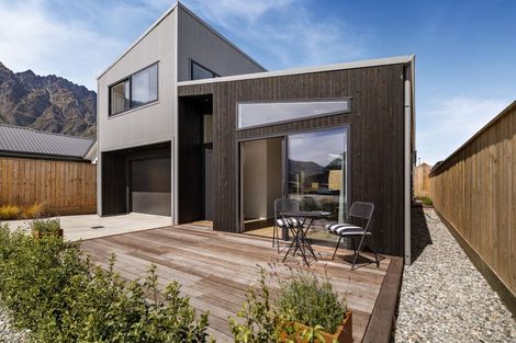 Photo of property in 4 Shallow Close, Jacks Point, 9371