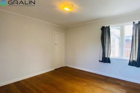 Photo of property in 5 Murray Road, Te Atatu Peninsula, Auckland, 0610