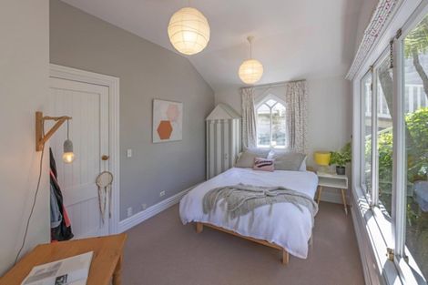 Photo of property in 63 Pretoria Road, Karaka Bays, Wellington, 6022