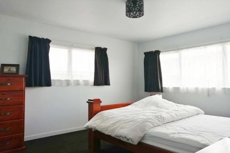 Photo of property in 1/30 Forest Road, Henderson, Auckland, 0612