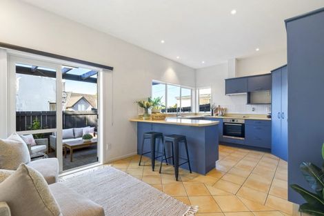 Photo of property in 4/19 Rodney Road, Northcote Point, Auckland, 0627