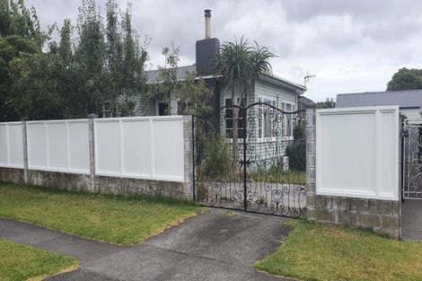Photo of property in 2 Karu Crescent, Waikanae, 5036