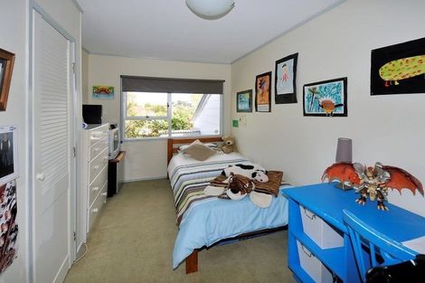 Photo of property in 20 Santiago Crescent, Unsworth Heights, Auckland, 0632