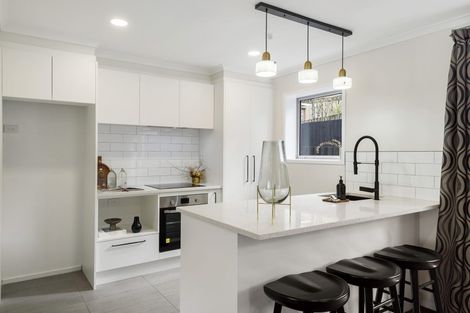 Photo of property in 6/13 Kaihu Street, Northcote, Auckland, 0627