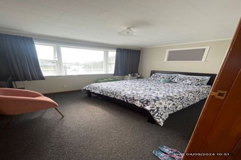 Photo of property in 11 Innes Way, Newlands, Wellington, 6037