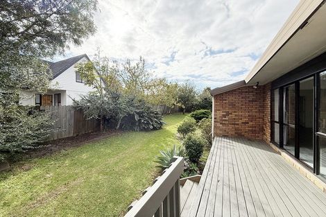 Photo of property in 9 Cambric Place, Botany Downs, Auckland, 2010