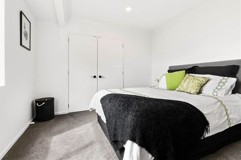 Photo of property in 15a Rixon Place, Te Atatu Peninsula, Auckland, 0610