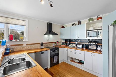 Photo of property in 160 Wellington Road, Paekakariki, 5034