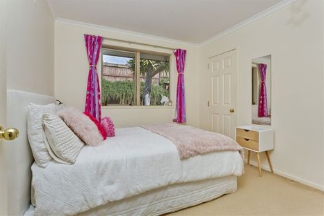Photo of property in 5 Apsley Rise, Henderson, Auckland, 0612