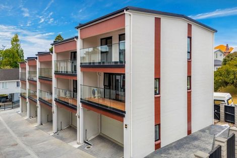 Photo of property in 2- 4 Alston Avenue, Kelston, Auckland, 0602