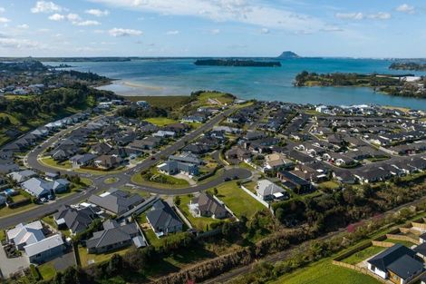 Photo of property in 6 Vantage Place, Omokoroa, 3114