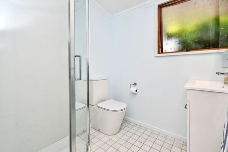 Photo of property in 8 Booker Place, Weymouth, Auckland, 2103
