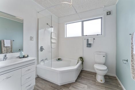 Photo of property in 66 Martin Road, Paraparaumu Beach, Paraparaumu, 5032