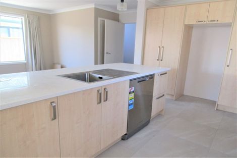 Photo of property in 2 Yeats Grove, Trentham, Upper Hutt, 5018