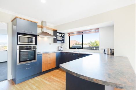 Photo of property in 6 Shearwater Rise, Paraparaumu Beach, Paraparaumu, 5032