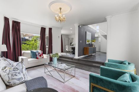 Photo of property in 9 Nathan Close, Somerville, Auckland, 2014