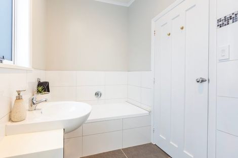 Photo of property in 44 Hardy Street, Waterloo, Lower Hutt, 5011