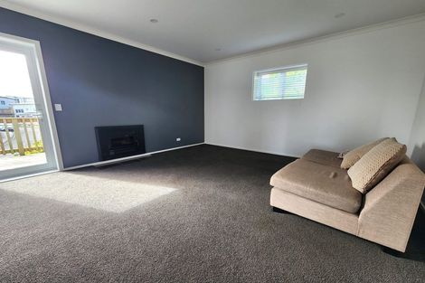 Photo of property in 14 Cessna Way, Newlands, Wellington, 6037