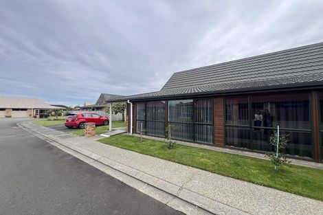 Photo of property in Rangeview Villas, 4/9 Fuller Close, Levin, 5510
