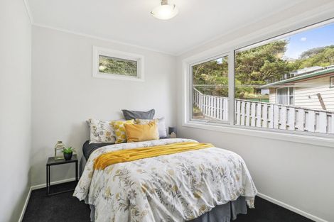 Photo of property in 13 Lomond Street, Newlands, Wellington, 6037