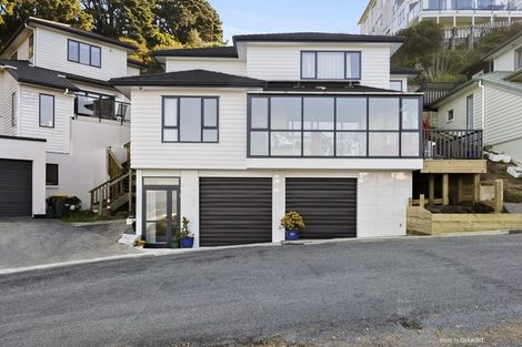 Photo of property in 142 Glanmire Road, Newlands, Wellington, 6037