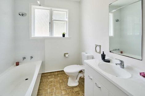 Photo of property in 20u5 Saint Michaels Crescent, Kelburn, Wellington, 6012