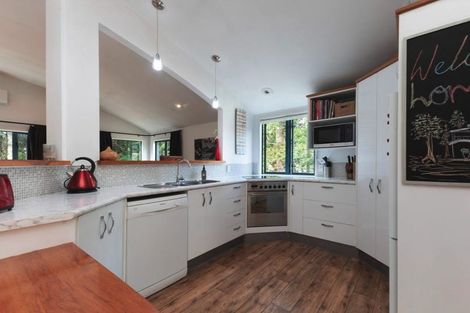 Photo of property in 220 Woodlands Park Road, Titirangi, Auckland, 0604
