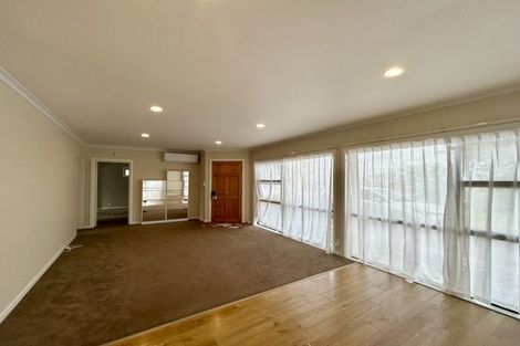 Photo of property in 1/136 Sunset Road, Unsworth Heights, Auckland, 0632