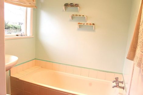 Photo of property in 3 Olivia Street, Stratford, 4332