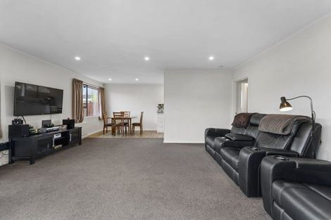 Photo of property in 25 La Perouse Place, Northcote, Christchurch, 8052