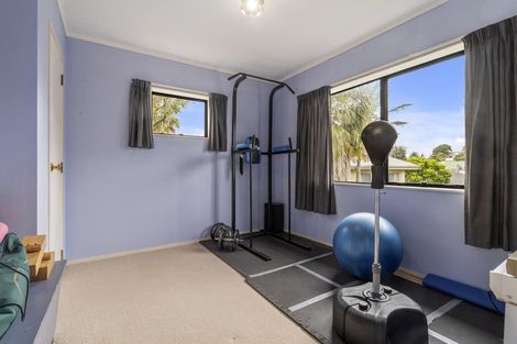 Photo of property in 3 Lantana Road, Green Bay, Auckland, 0604
