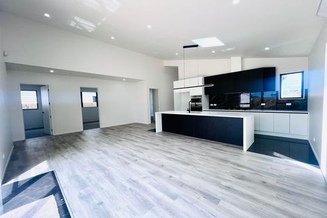 Photo of property in 17 Cronshaw Road, Karaka, 2113