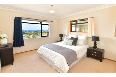 Photo of property in 1 Orewa Heights Crescent, Orewa, 0931