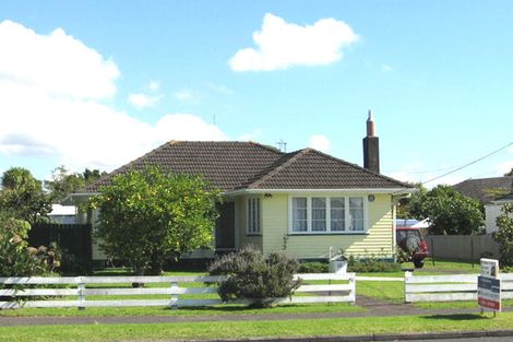 Photo of property in 61 Beach Road, Te Atatu Peninsula, Auckland, 0610