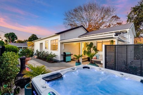 Photo of property in 24 Riverview Street, Beckenham, Christchurch, 8023