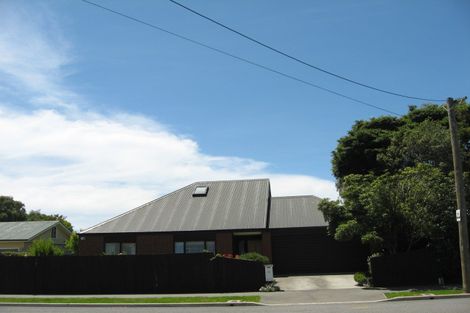 Photo of property in 74 Cleveland Street, Edgeware, Christchurch, 8013