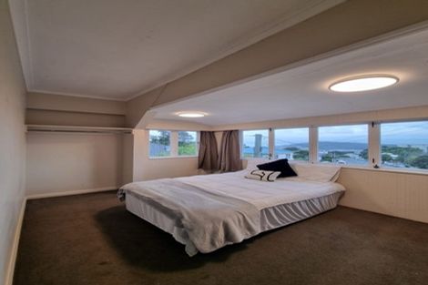 Photo of property in 2 Sugarloaf Road, Brooklyn, Wellington, 6021